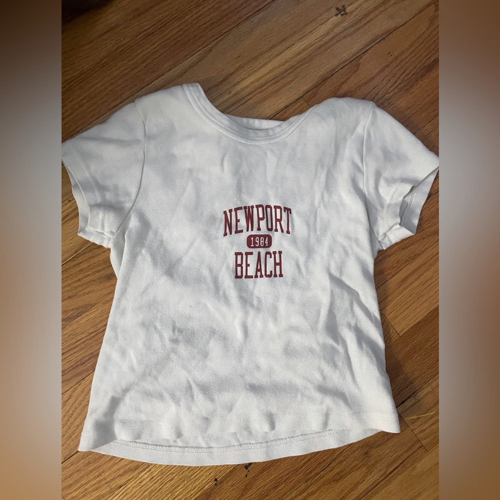 BRANDY MELVILLE BABY TEE
